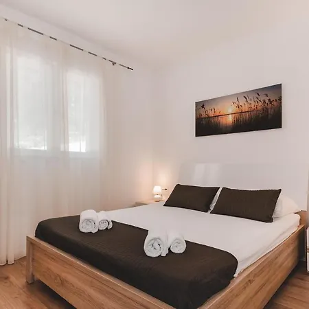 By The Sea - 18433 * Molat