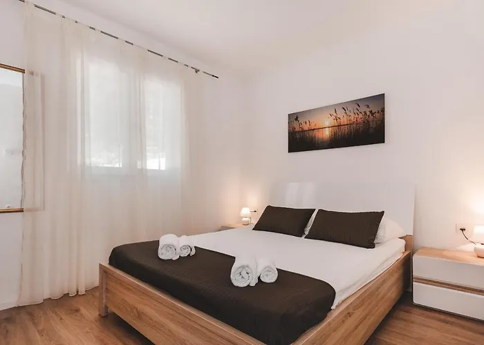 By The Sea - 18433 * Molat